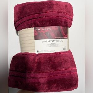 Life Comfort Luxe Velvet Throw